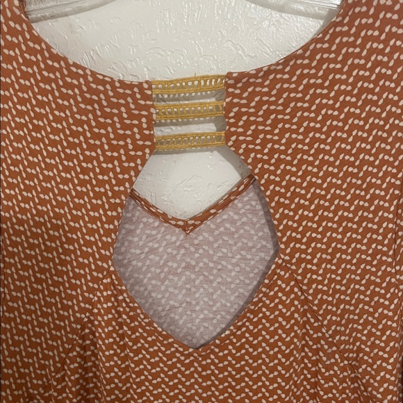 Rust Patterned Dress with Keyhole Neckline - Picture 6 of 7